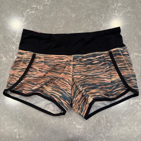 lululemon athletica Pants - Lululemon Speed Shorts Size 4 Tiger Print Zip Pocket